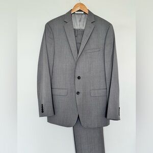 Calvin Klein Gray 100% Wool-Suit for Business, Size 42R, Pants 34/29.